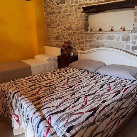 Il Cortiletto Del Borgo לינה וארוחת בוקר 3*