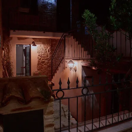 Il Cortiletto Del Borgo לינה וארוחת בוקר Pietra Montecorvino