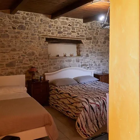 Il Cortiletto Del Borgo Pietra Montecorvino